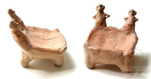Стульчик-трон в виде двух богинь (коллекция Платар)