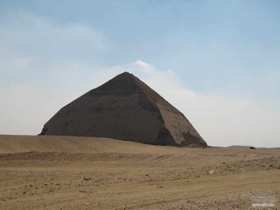 Ломаная пирамида в Египте, Дашур