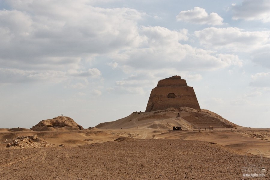 пирамида в Медуме, Египет