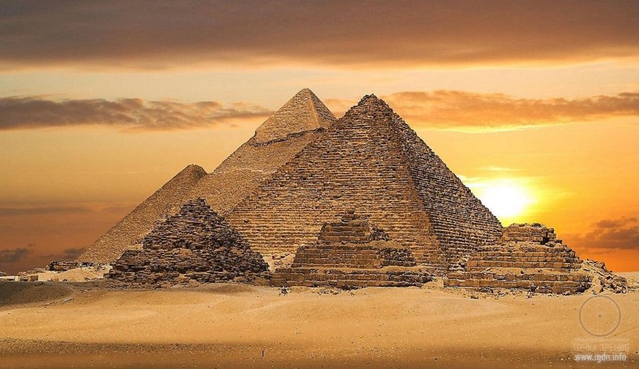 египетские пирамиды в Гизе