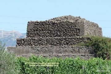 Пирамиды Алькантара (VALLEY DELL'ALCANTARA)