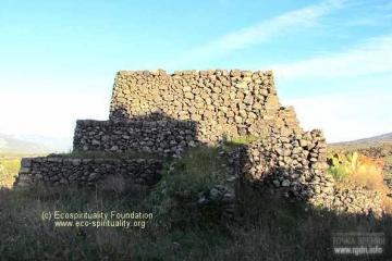 Пирамиды Алькантара (VALLEY DELL'ALCANTARA)