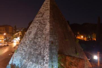 пирамида Цестия в Риме