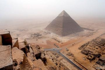 Внутри пирамиды