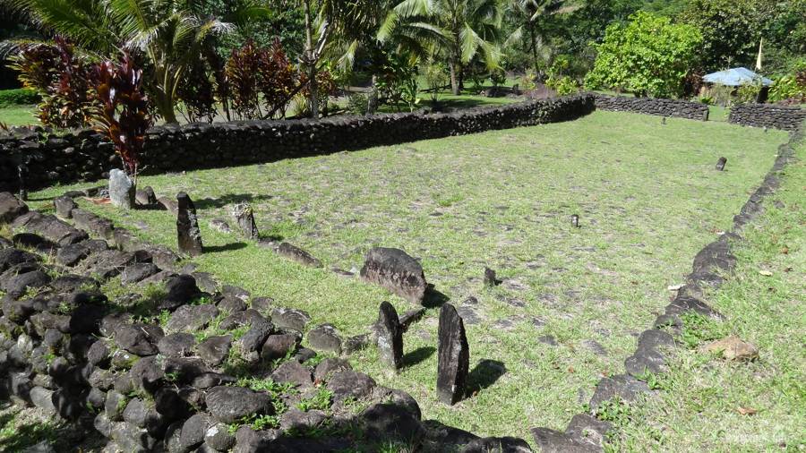 мараэ, каменные святилища на Таити