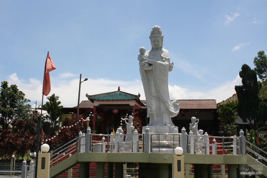 Гуань Инь, статуя в Китае