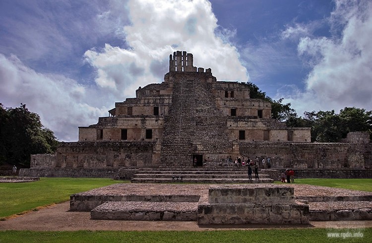 Эц’на «Место Гремучей Змеи», мексиканские пирамиды майя