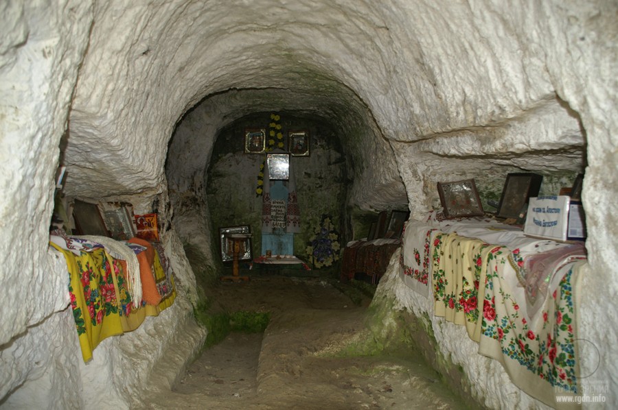 Бакота, пещерный монастырь