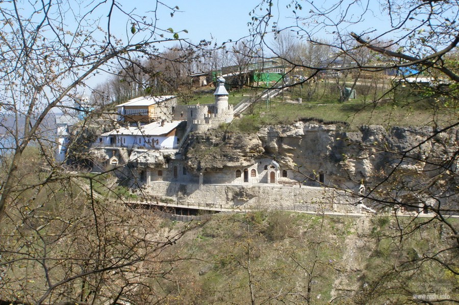 Непоротовский пещерный монастырь (Галицкий)