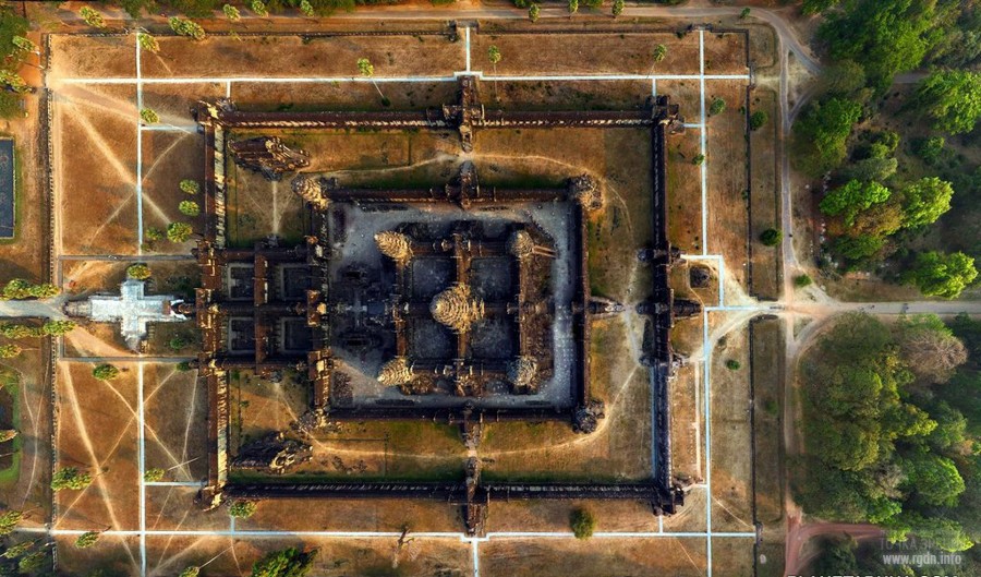 комплекс храмов Ангкор, в Камбодже