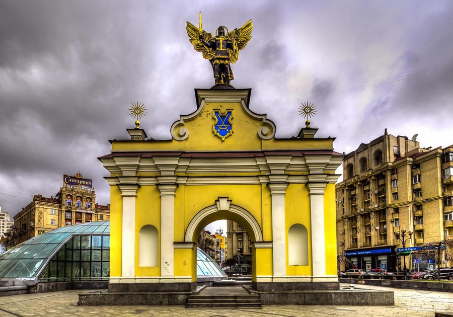 Левая сущность, Лядские ворота, Майдан