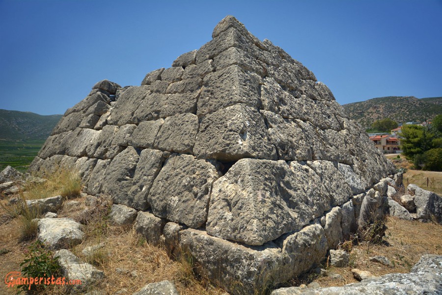 пирамида в Греции