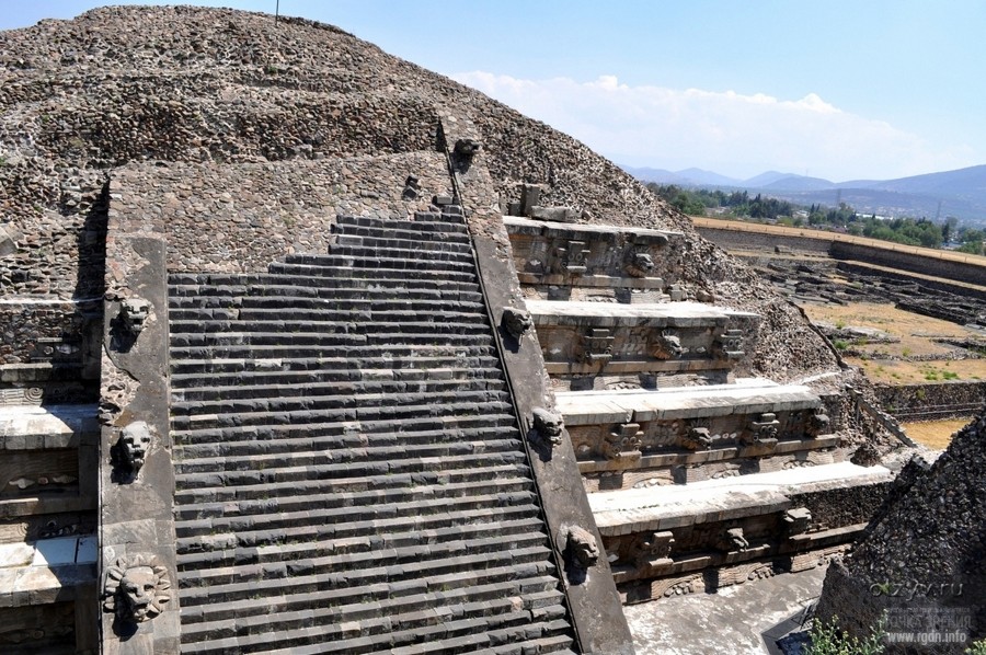 Храм Кецалькоатля