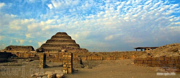 Ступенчатая пирамида в Саккаре, пирамида которую построил Имхотеп
