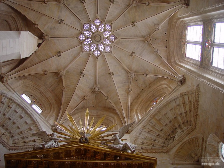 Cathedral of the Holy Virgin Mary (Сatedral de Santa María)